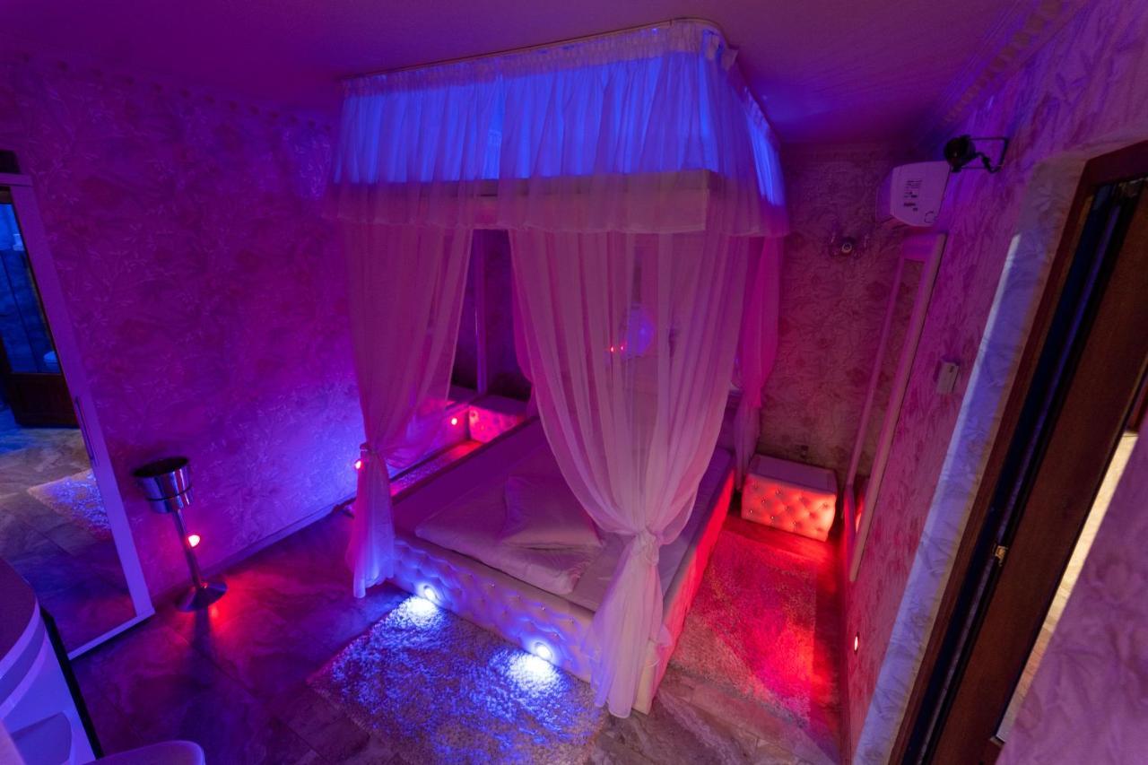 Anadi Hotel Boutique Only Adult Брашов Екстериор снимка
