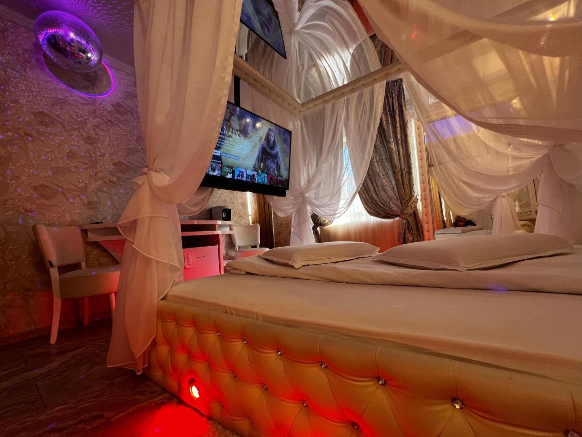 Anadi Hotel Boutique Only Adult Брашов Екстериор снимка